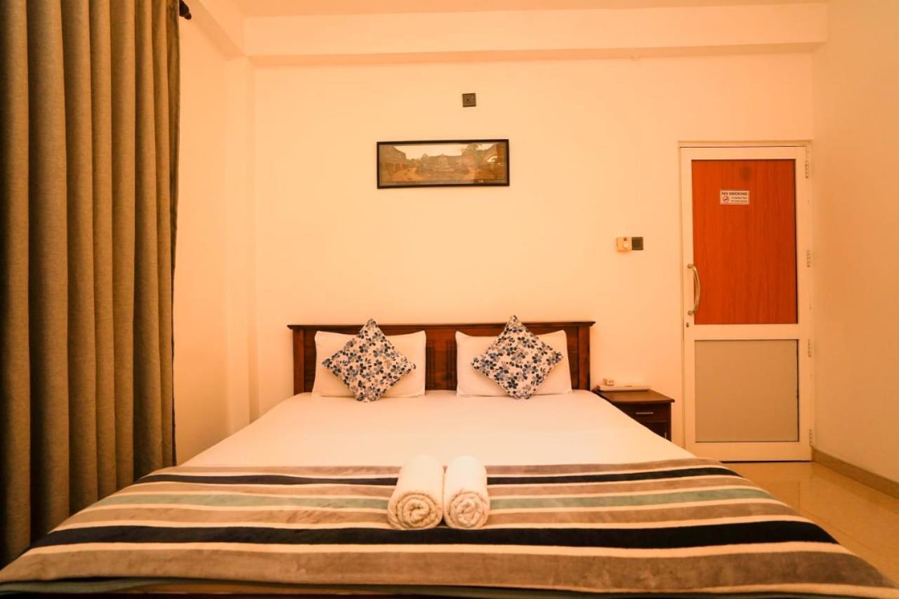 Airport 4 Season Transit Hotel Katunayaka Habitación foto